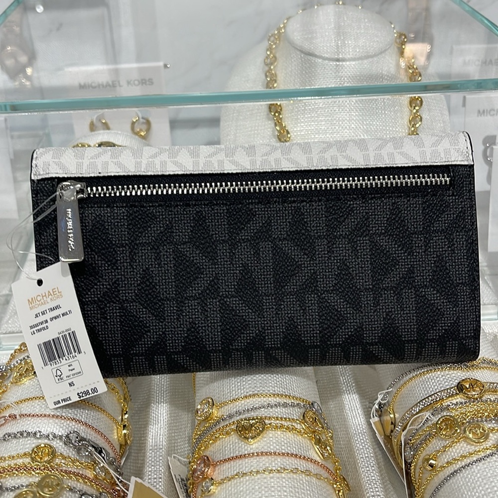 Michael Kors Jet Set Large Logo Trifold Wallet
Optic White Multi 
NWT - Picture 5 of 16